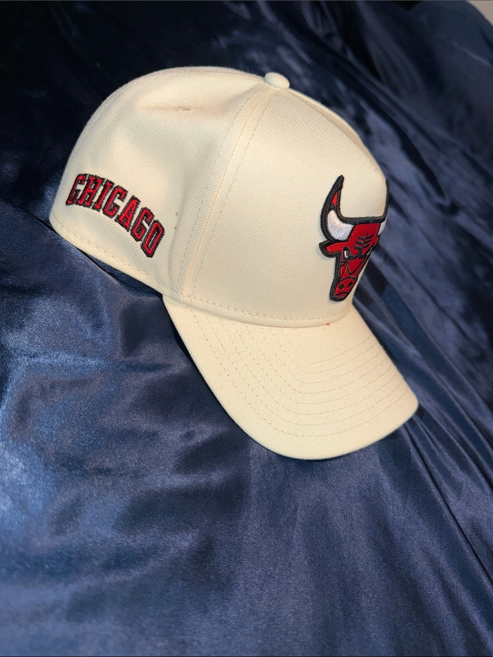 New Era Chicago Bulls Cream Hat with Red Logo